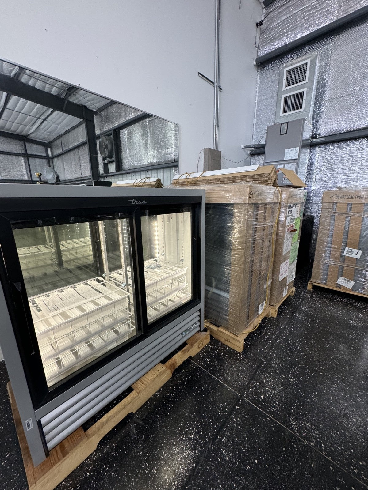 TRUE cooler GDM-41CPT-48-HC-LD 48" Two Section Pass Thru Glass Door refrigerator