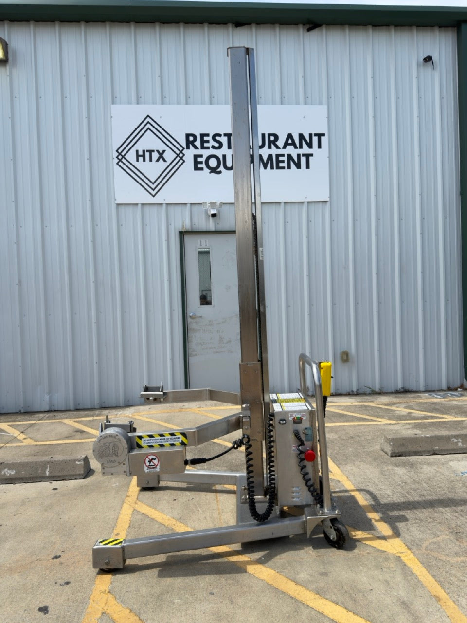 Savage Bros hydraulic mixer bowl lift mechanism for raising and positioning heavy commercial bowls