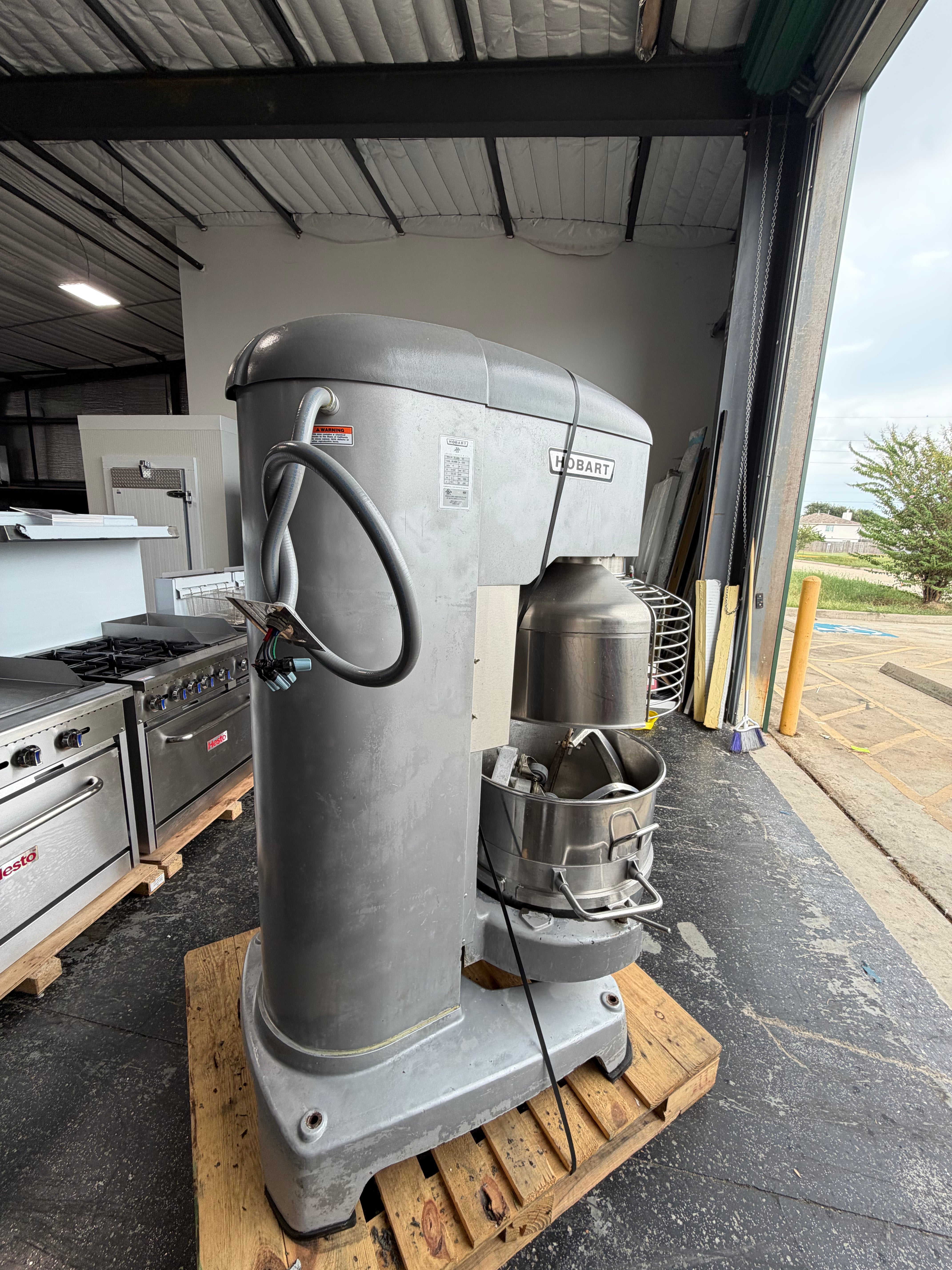  Hobart Legacy 140 qt commercial dough mixer side view for bakery and food production