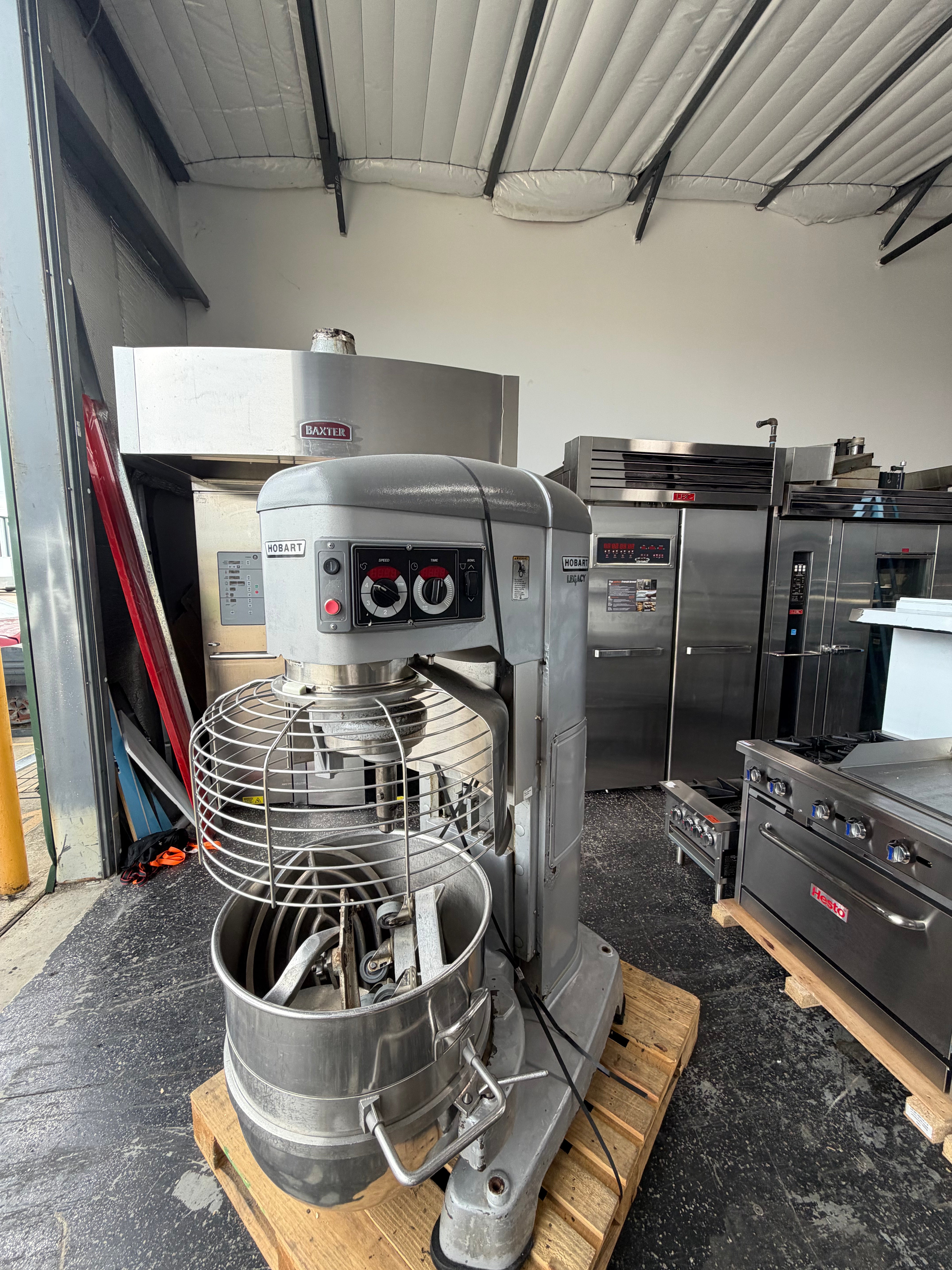  Hobart Legacy HL1400N 140 quart floor mixer with stainless steel bowl and mixer guard