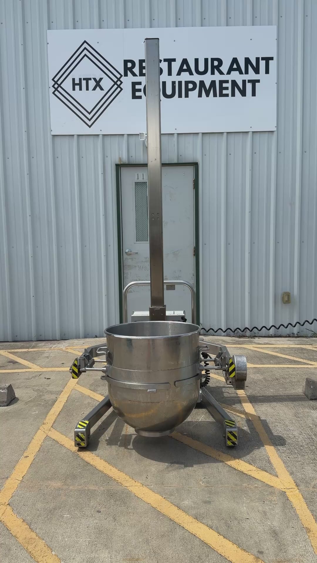 Cargar vídeo: Used Savage Bros 0712SS LifTILTruk Model C Hydraulic Mixer Bowl &amp; Kettle Lift
