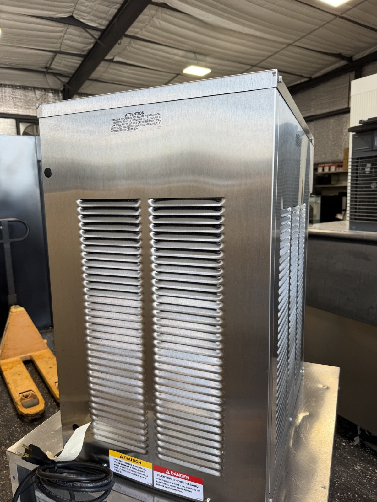 Used 2024 Stoelting F112-38 Frozen Beverage Shake Slush Machine – 208/240V