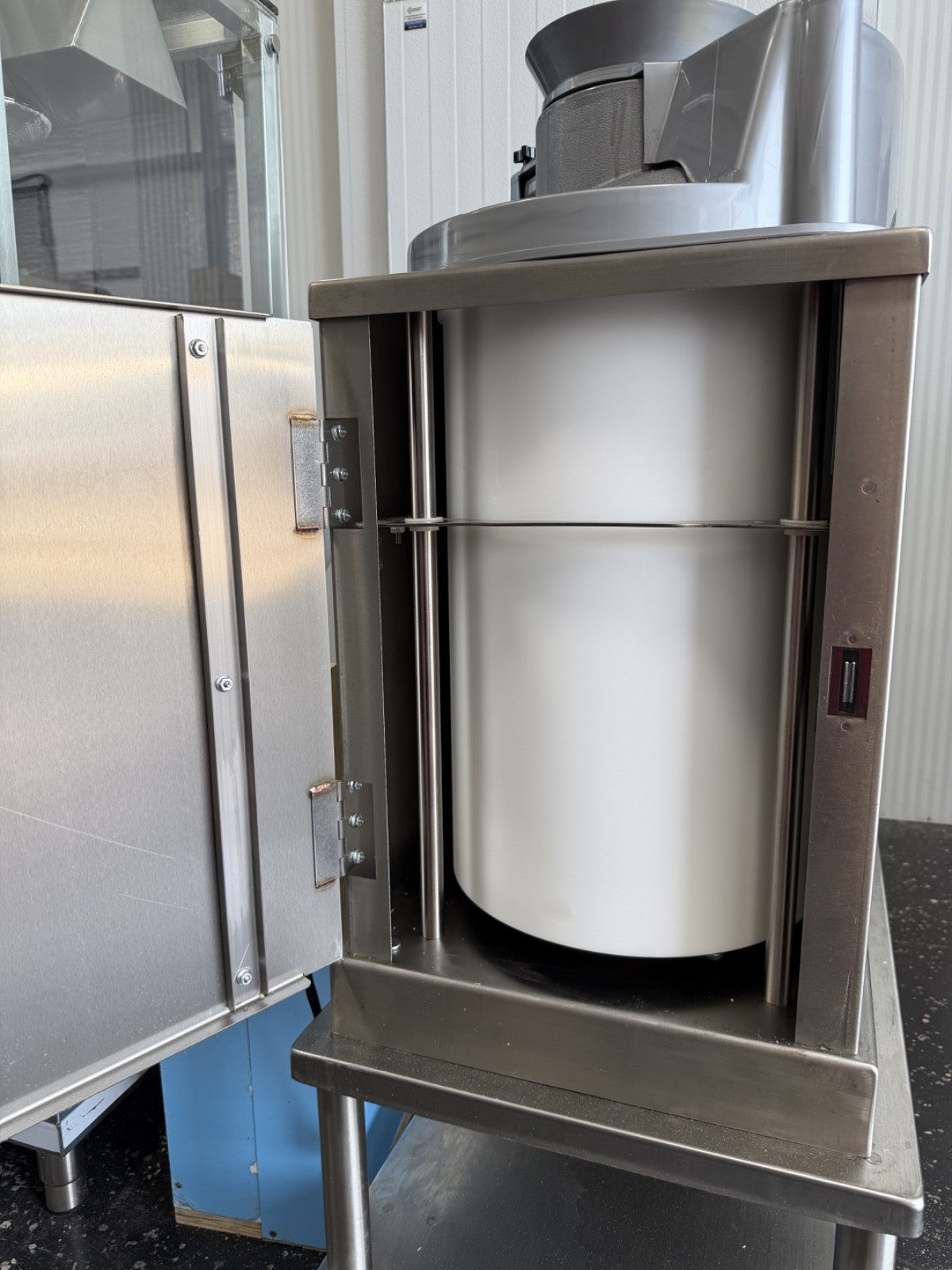 Somerset SDR-400T 1-36 oz. Dough Rounder with table 120v 2024