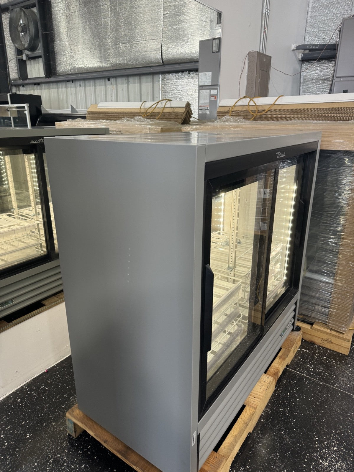 TRUE cooler GDM-41CPT-48-HC-LD 48" Two Section Pass Thru Glass Door refrigerator