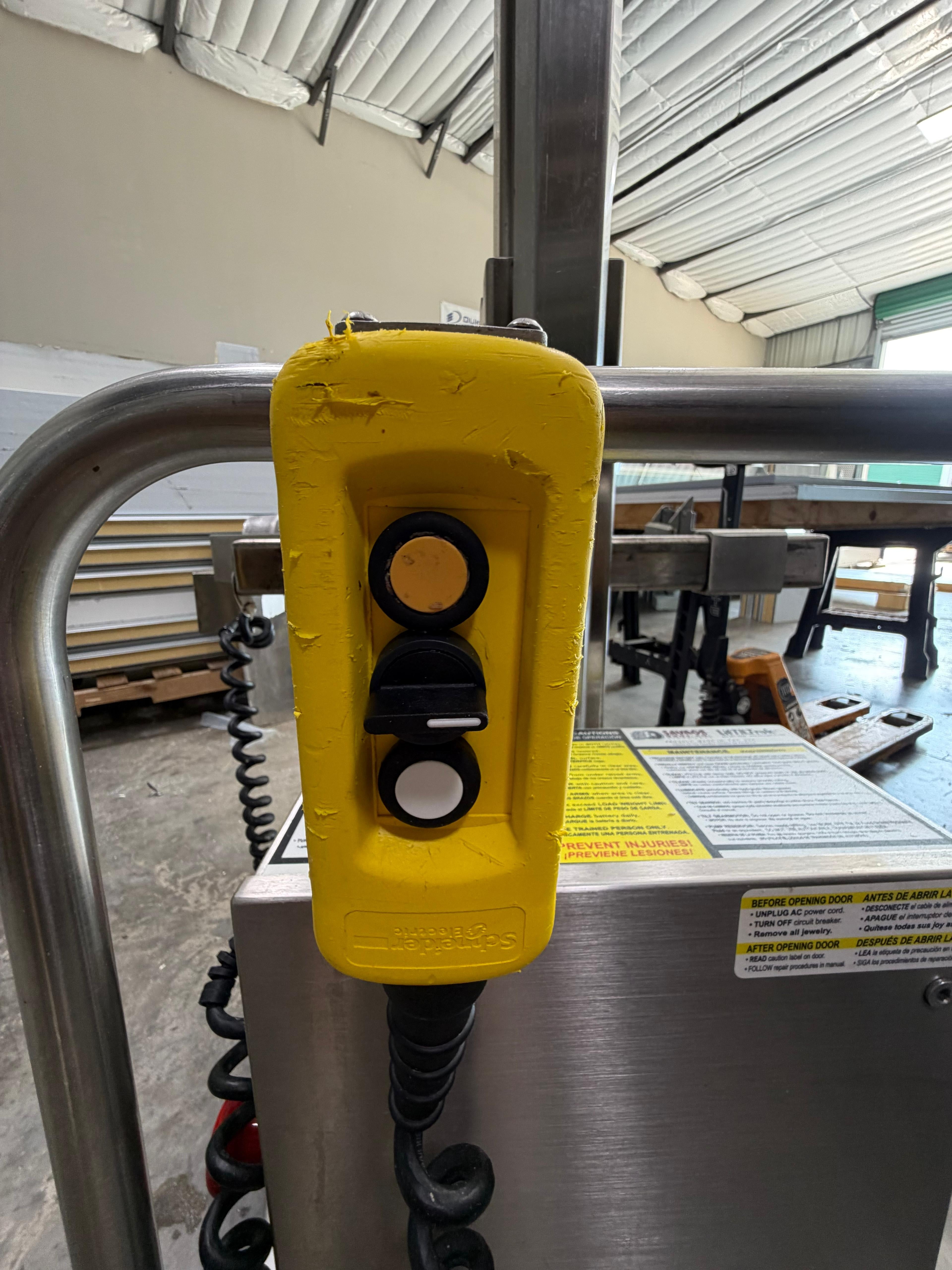 Pendant lift control on Savage Bros 0712SS commercial hydraulic bowl lift