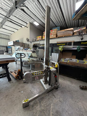 Used Savage Bros 0712SS stainless steel hydraulic kettle and mixer bowl lift, 450 lb capacity