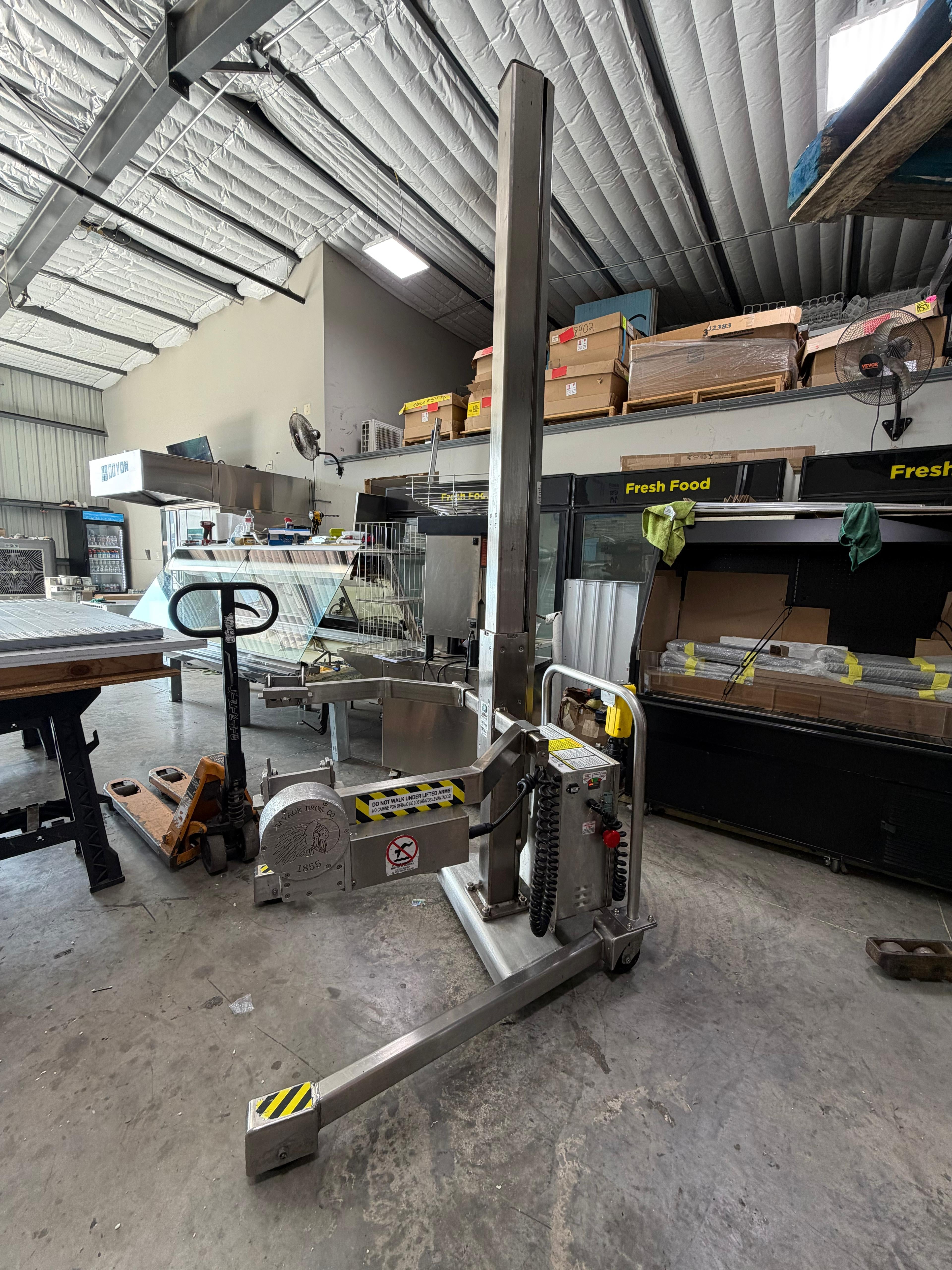 Used Savage Bros 0712SS stainless steel hydraulic kettle and mixer bowl lift, 450 lb capacity